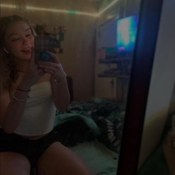 Meet your Posher, Mia - Picture 1 of 1